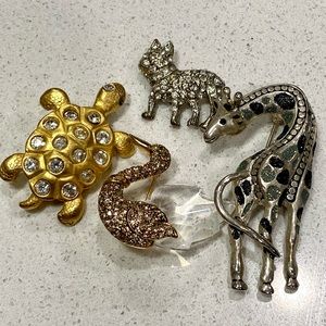 Animal 🦒Brooch 🐢 Bundle 🐾! 4 Brooches! 🦢